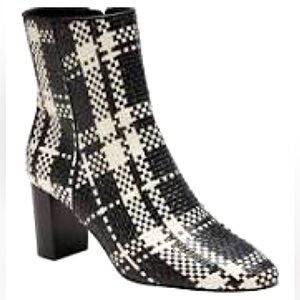 Banana Republic Women’s Black and White Plaid Woven Ankle Boots NWOT